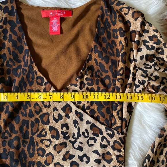 ❌SOLD❌ PETITE CHEETAH LEOPARD LONG SLEEVE TOP - Picture 5 of 6